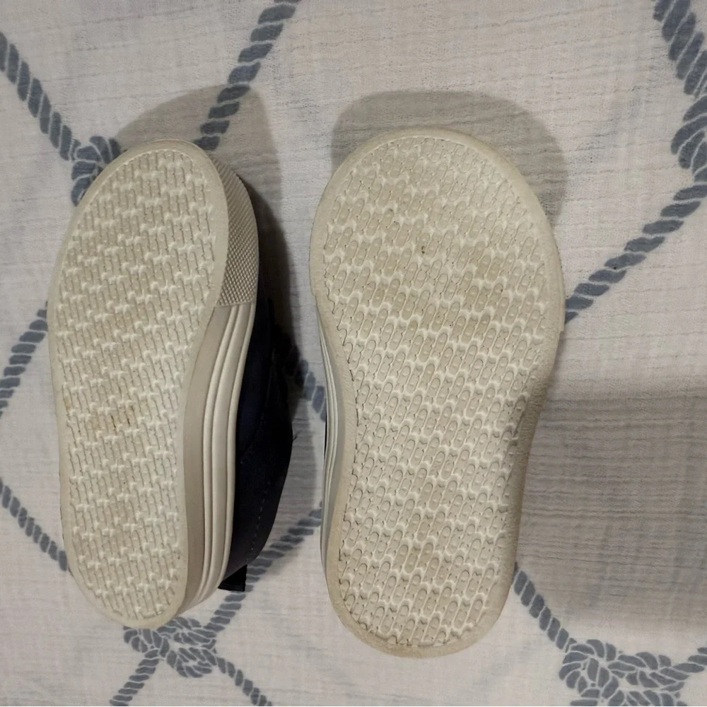 OshKosh B'gosh Navy Shoes for Infant Size 4